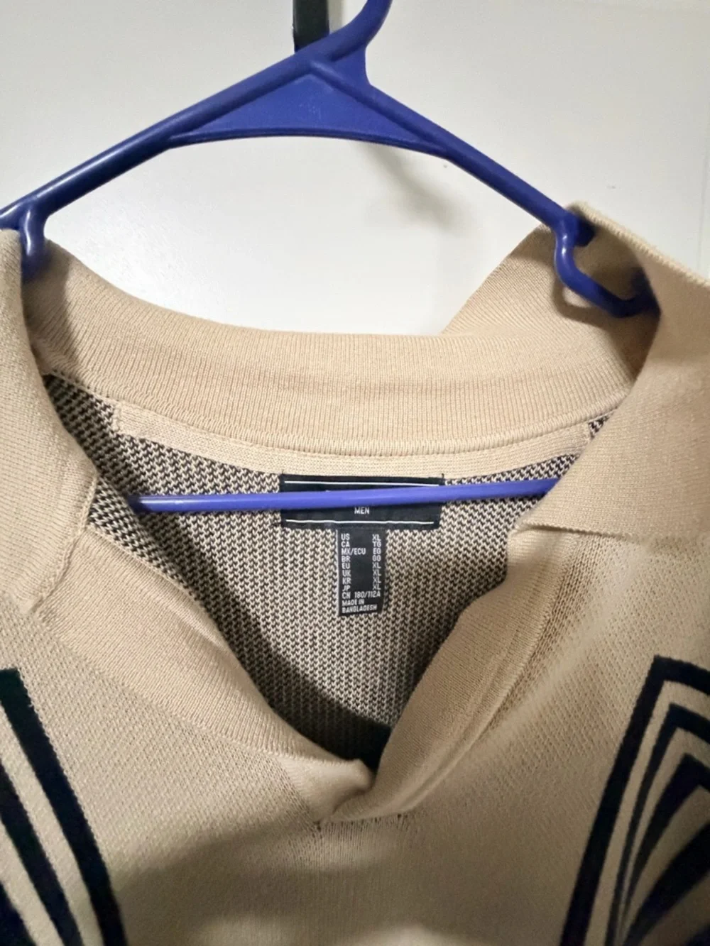 Forever 21 Cream V-Neck Short-Sleeve Sweater with Black Geometric Stripes - Picture 4 of 5